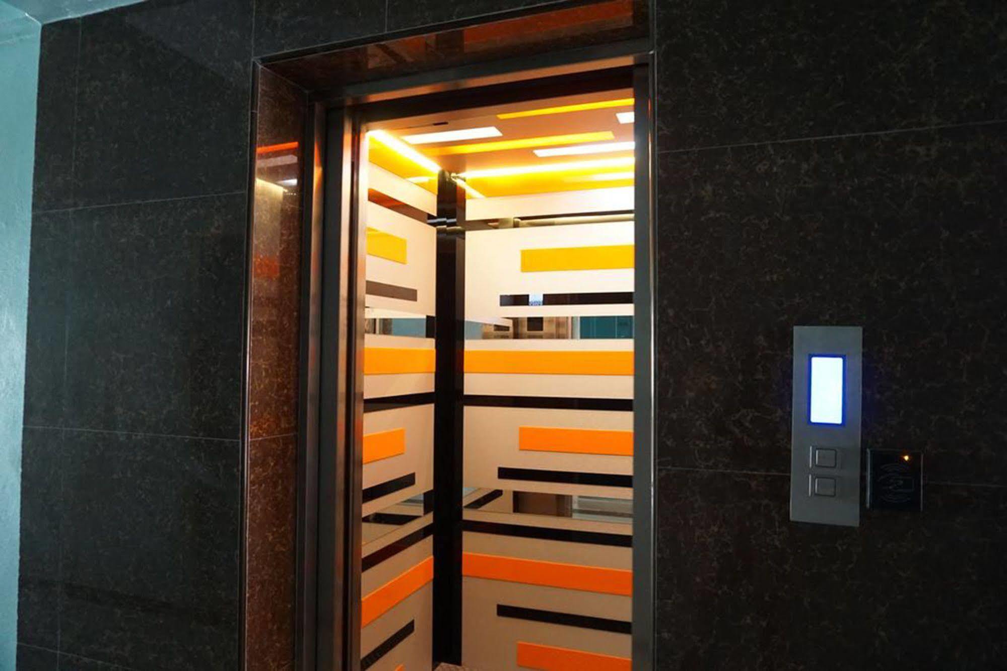 V At Bangsaen Hotel Ngoại thất bức ảnh