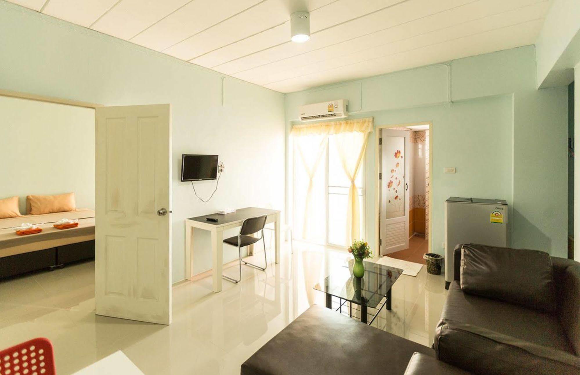V At Bangsaen Hotel Ngoại thất bức ảnh